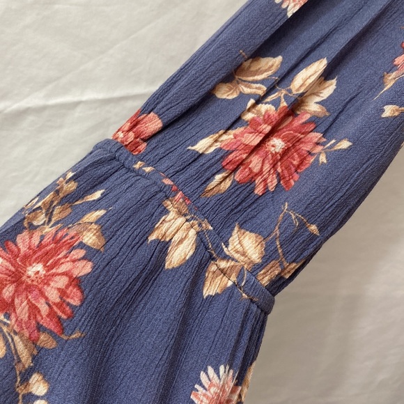 Women’s American Eagle Outfitters floral long-sleeve blouse. Size small. - Picture 7 of 7